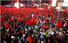 Hàng nghìn người xuống đường ủng hộ tổng thống Thổ Nhĩ Kỳ sau đảo chính
