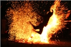 Nhảy lửa- Nghi lễ mang sức mạnh tinh thần người Pà Thẻn