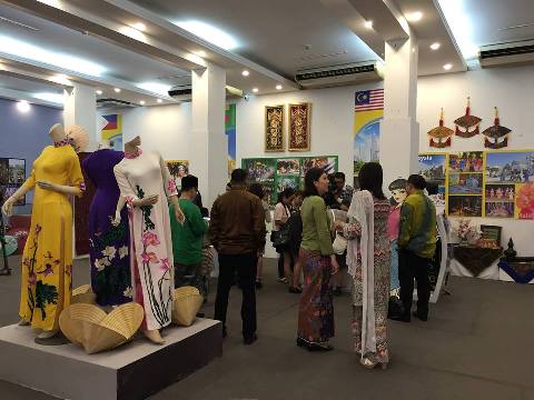 Khai mạc triển lãm 'ASEAN - Sắc màu văn hóa' tại Hà Nội