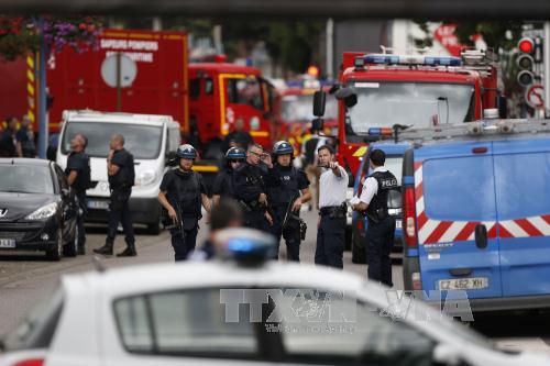 Pháp xác định danh tính đối tượng tấn công nhà thờ