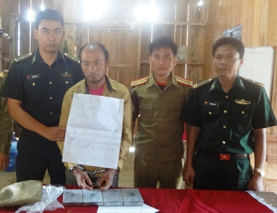 Biên phòng Việt Nam phối hợp với Công an Lào bắt giữ 34 bánh heroin