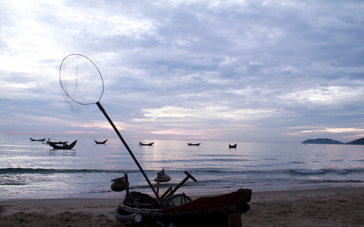 Bình minh về bên làng chài Lăng Cô