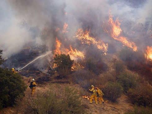 Cháy rừng dữ dội ở Mỹ, Hy Lạp và Madagascar