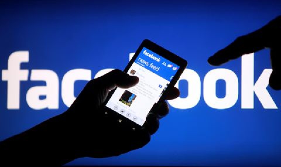 Đức xem xét đối phó với thông tin kích động trên Facebook