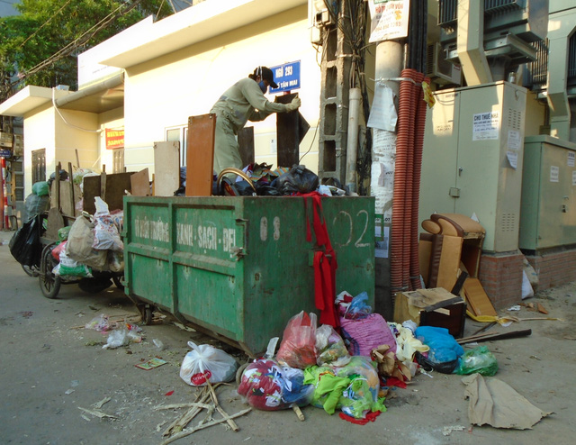 Hà Nội: Dân “kêu cứu” vì điểm tập kết rác ô nhiễm