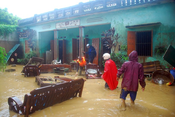 Lào Cai: Lũ lớn gây thiệt hại nặng, nhiều nơi vẫn bị cô lập