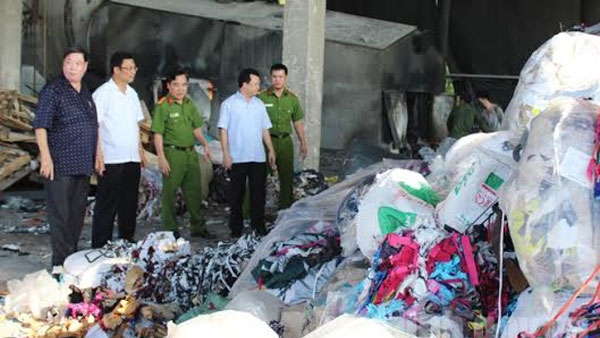 Phát hiện doanh nghiệp đốt lò hơi bằng vải vụn tại Bắc Ninh