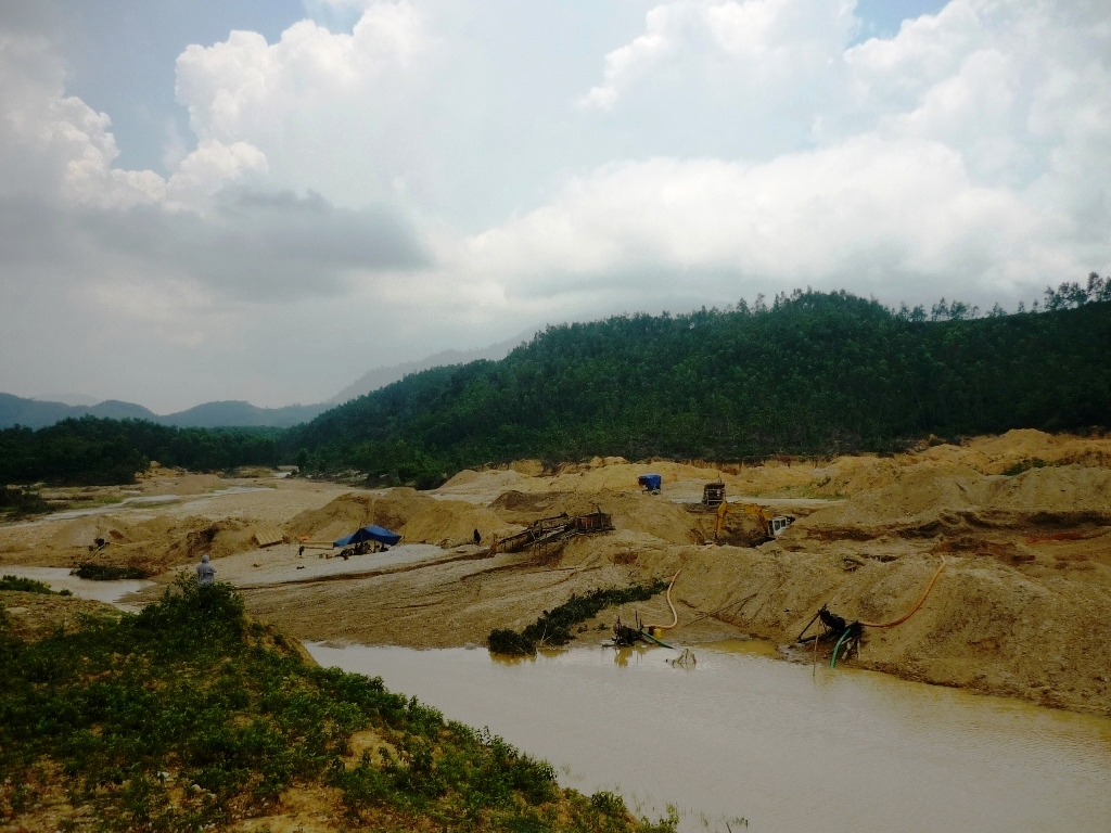 Phó Thủ tướng Trương Hòa Bình: Dứt khoát đóng cửa mỏ nếu DN vàng chưa đóng thuế