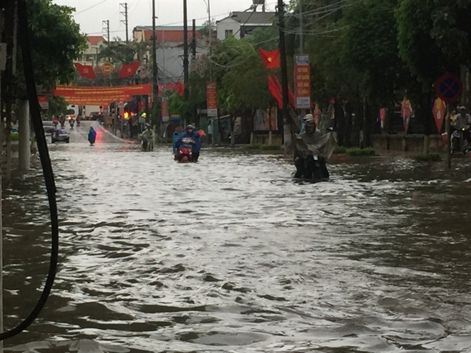 Thành phố Phủ Lý lại chìm trong biển nước