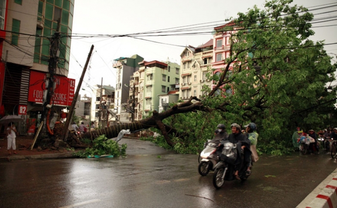 Tin thời tiết ngày 5/8: Dông lốc ‘hoành hành’ nhiều nơi