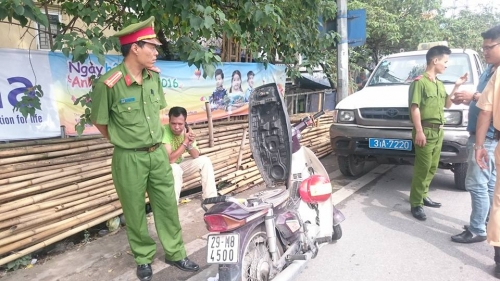 Vụ đập vỡ điện thoại, dọa đốt xe CSGT: 'Đủ dấu hiệu xử lý hình sự'